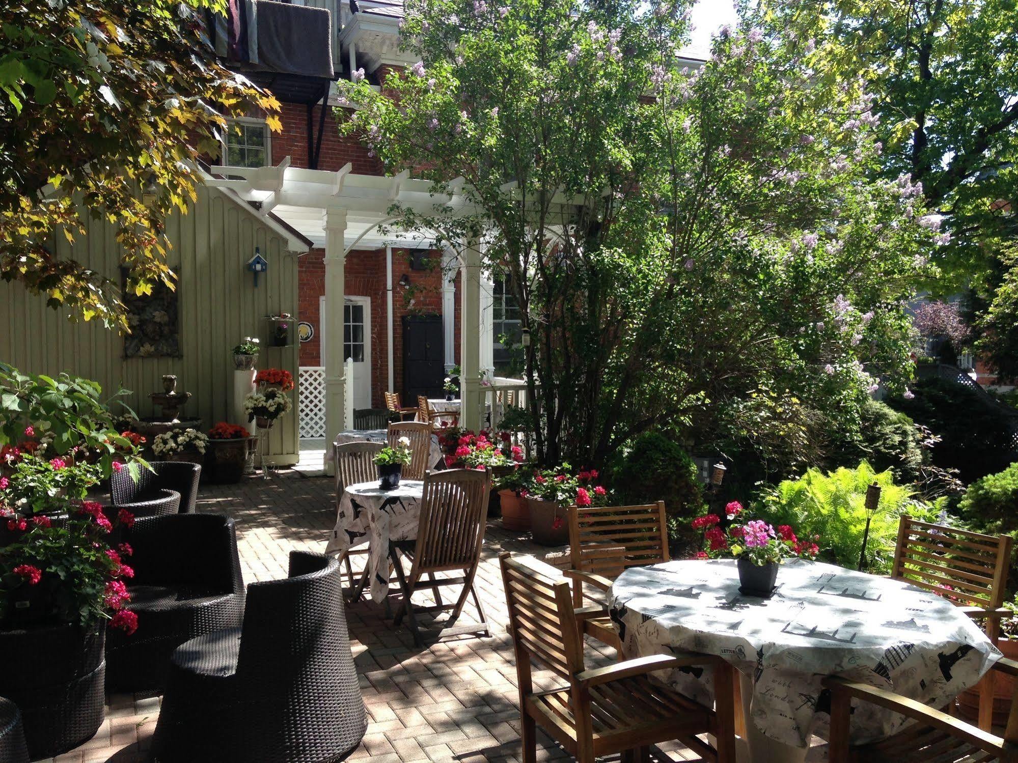 Trinity House Inn Gananoque Exterior photo