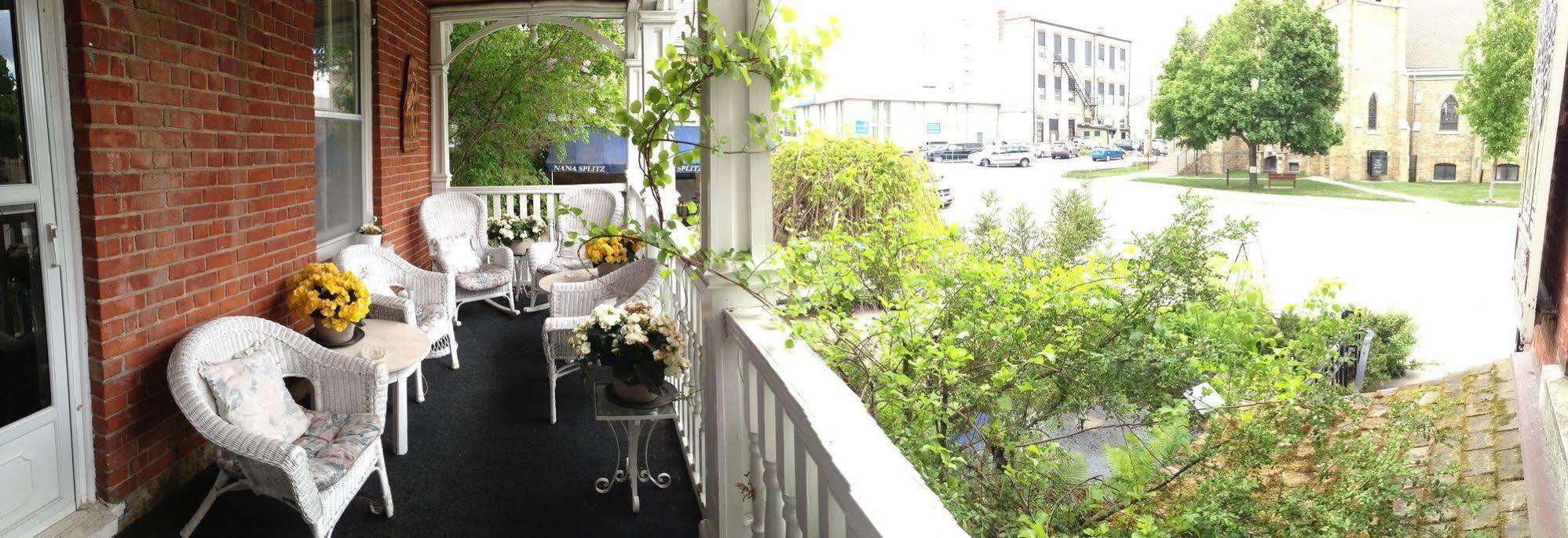 Trinity House Inn Gananoque Exterior photo