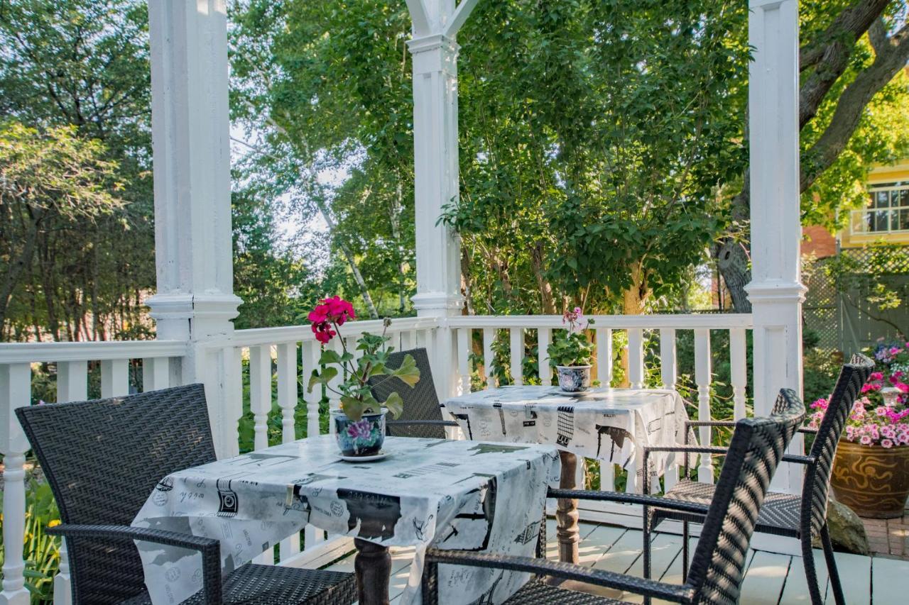 Trinity House Inn Gananoque Exterior photo