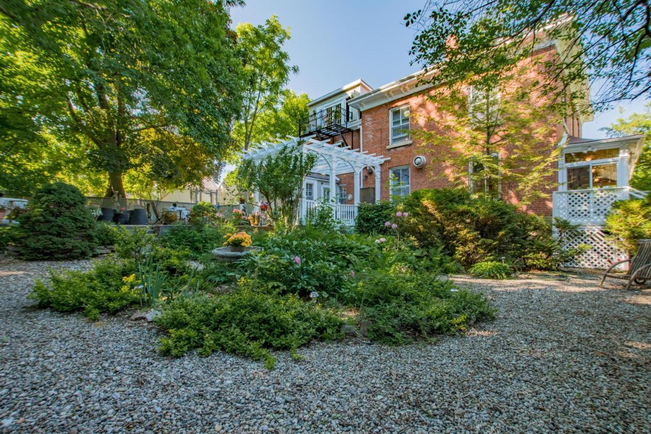 Trinity House Inn Gananoque Exterior photo